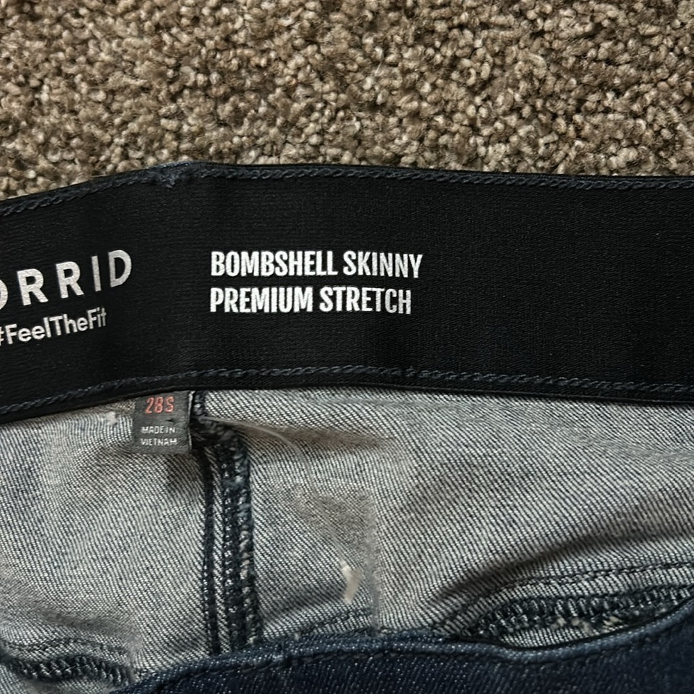 NWT Torrid Bombshell Skinny Jeans - Picture 2 of 3